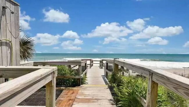 Foto del edificio - 2303 Surfrider Court Apt C