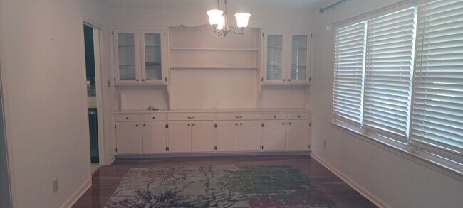 Building Photo - 306 Bowling Green Dr