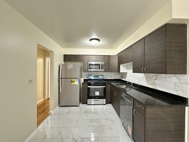 Building Photo - 630 Lincoln Ave