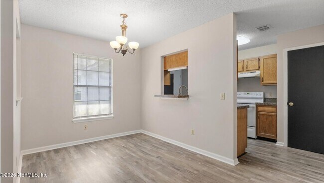 Foto del edificio - 10855 Rutherford Ct