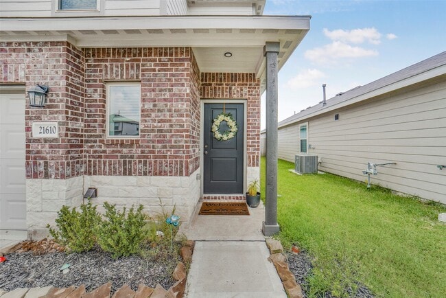Building Photo - 21610 Desert Lilly Rd