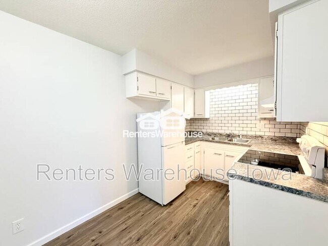 Building Photo - 211 S Green St