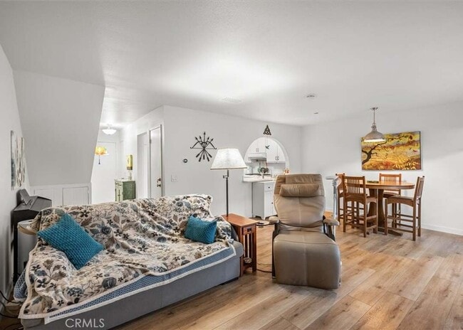 Foto del edificio - 4682 Maxwell Ct