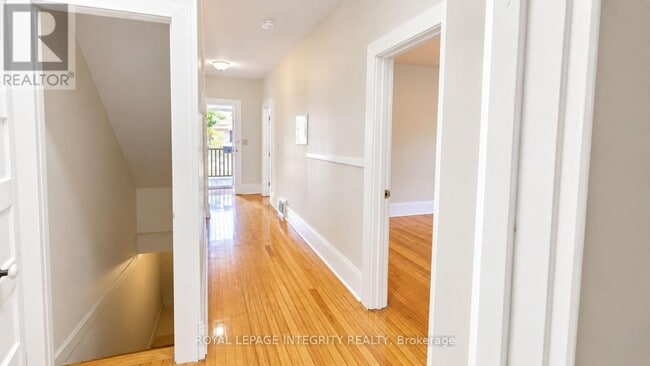 Building Photo - 444 Gladstone Ave