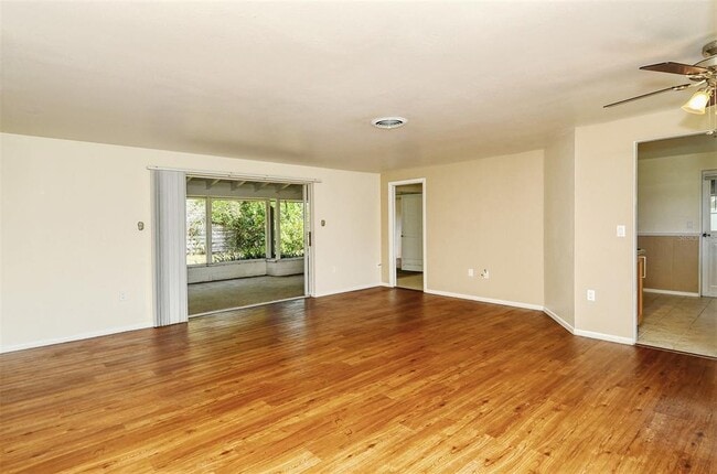 Foto del edificio - 3137 Lockwood Terrace