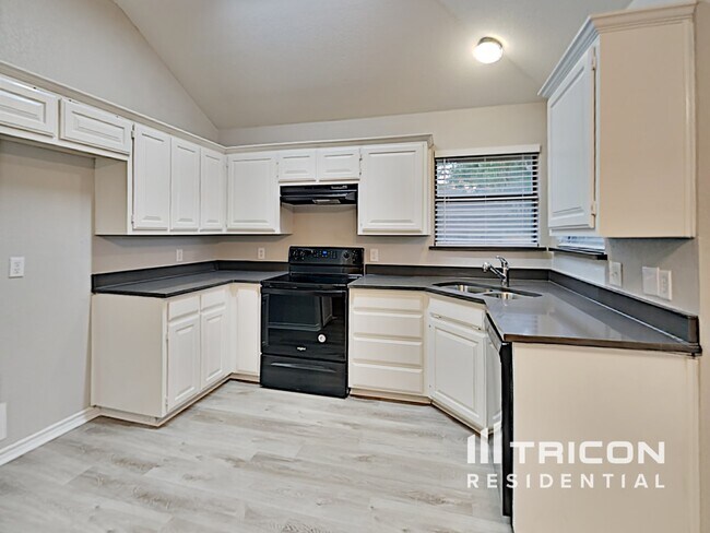 Building Photo - 603 Dakota Dr
