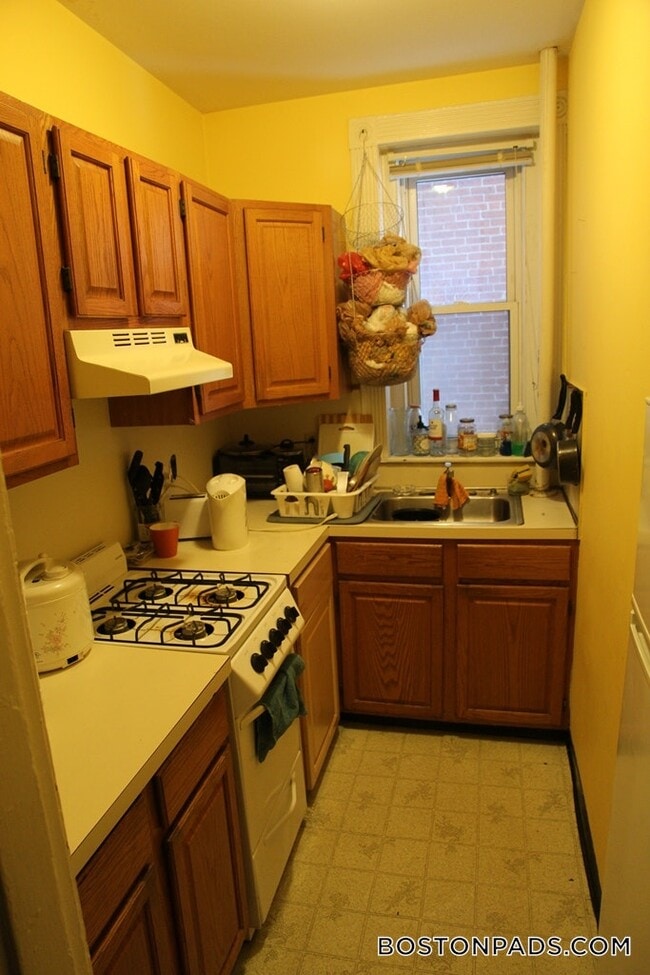 Building Photo - 463 Park Dr