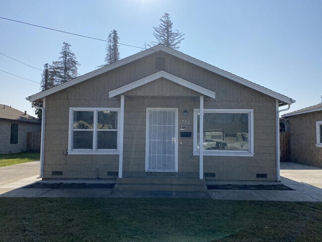 Building Photo - 720 Julian St