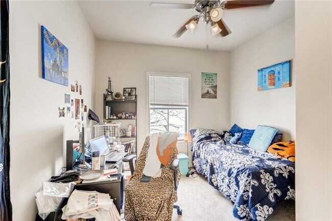 Building Photo - UT PRE-LEASE: 6 BR/4 BA in Hyde Park - 2 S...