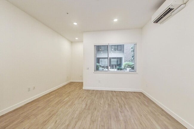 Building Photo - 411 29th St