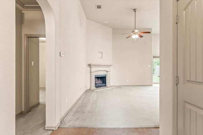 Building Photo - 1325 Amazon Dr