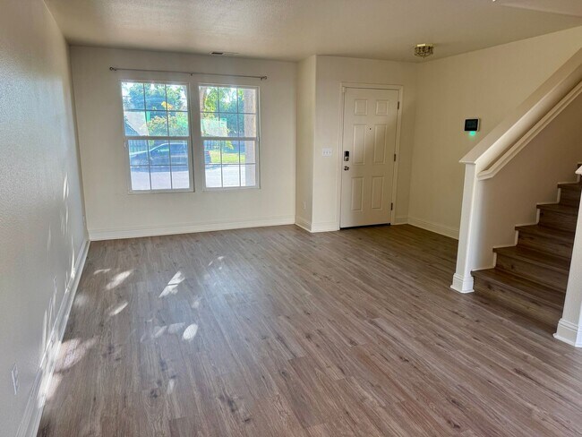 Foto del edificio - Newly Updated 3 Bedroom 2 1/2 Bath North M...