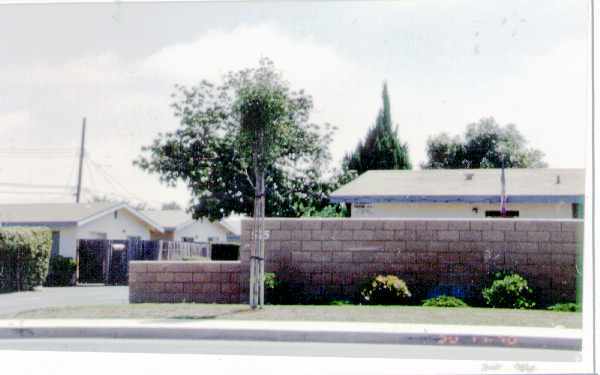 Building Photo - 573-575 Victoria St
