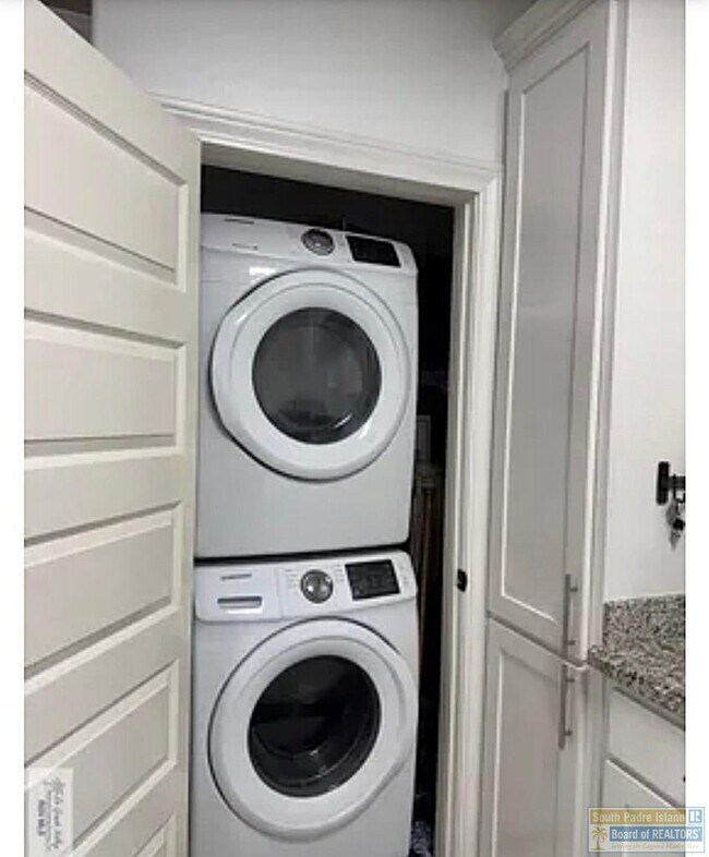 Foto del edificio - 1420 Codorniz Dr