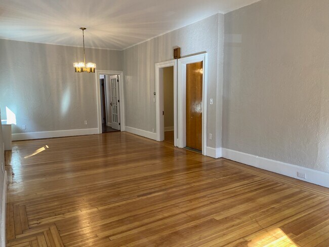 Building Photo - 129 Park Pl