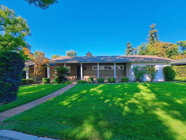 Foto del edificio - Beautiful Single Level Home on a Half Acre...