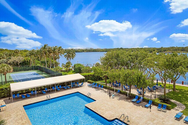 Foto del edificio - 2121 N Ocean Blvd