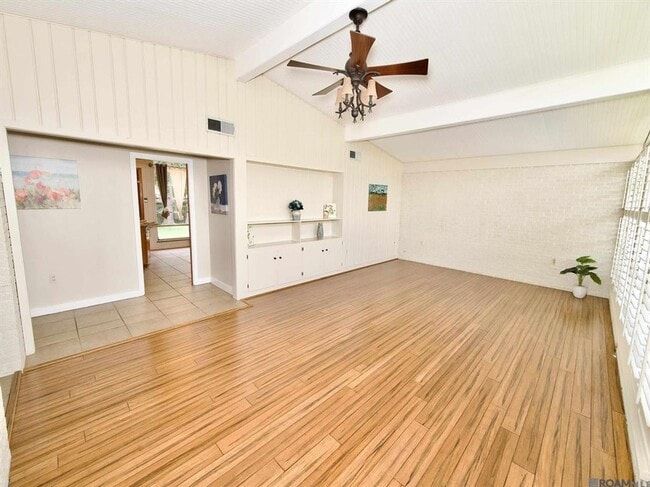 Building Photo - 3 Bedroom House in the Garden District