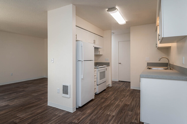 Fernwood | 1x1 Kitchen with White Cabinetry and Appliance Package - Fernwood Court Apartments