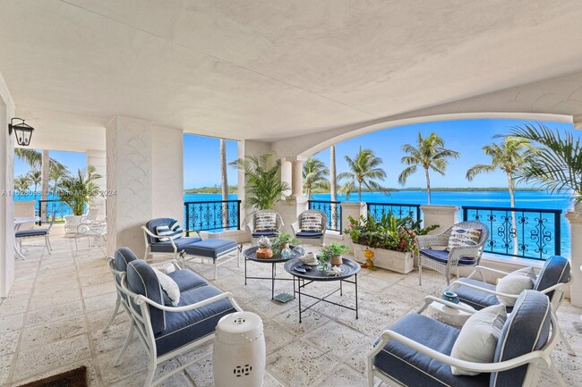 Foto del edificio - 5221 Fisher Island Dr