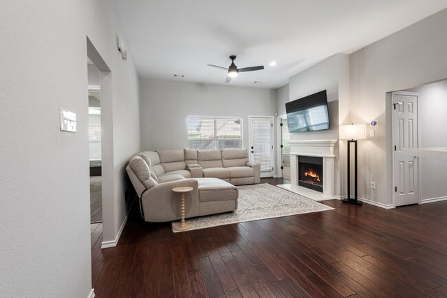 Building Photo - 5804 Parkplace Dr