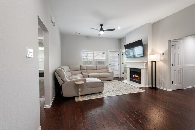 Foto del edificio - 5804 Parkplace Dr
