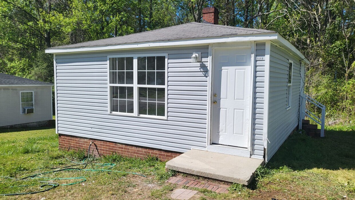 Primary Photo - One Bedroom House Availalble for Rent in L...