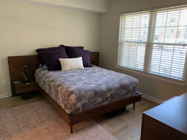 queen bdrm - 3307 Wyndham Cir