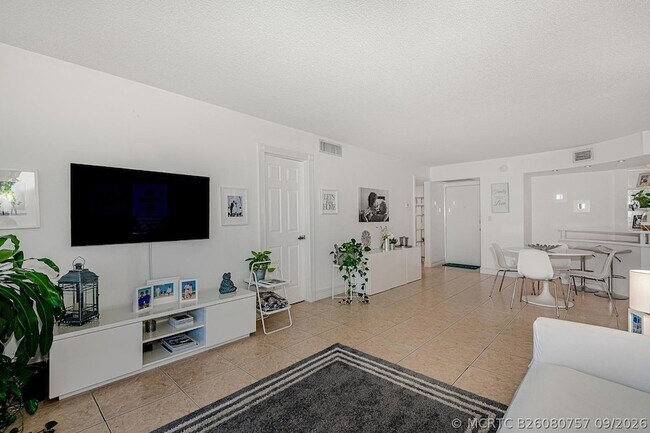 Foto del edificio - 3475 N Country Club Dr