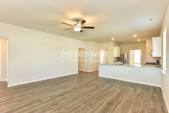 Building Photo - Move in by 4/30/2023 and get ONE MONTH FREE!!
