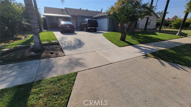 Primary Photo - 1047 N Bender Ave