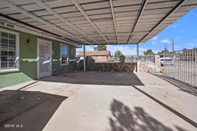 Building Photo - Jenny 11548