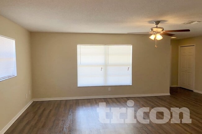 Foto del edificio - 1706 Stonehaven Way