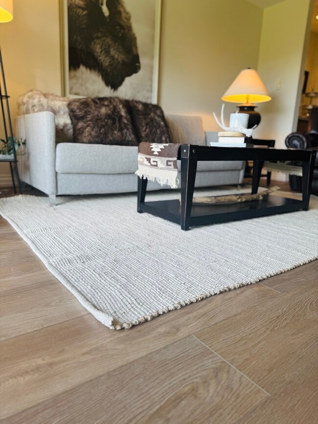 Building Photo - 180 Vista Ln