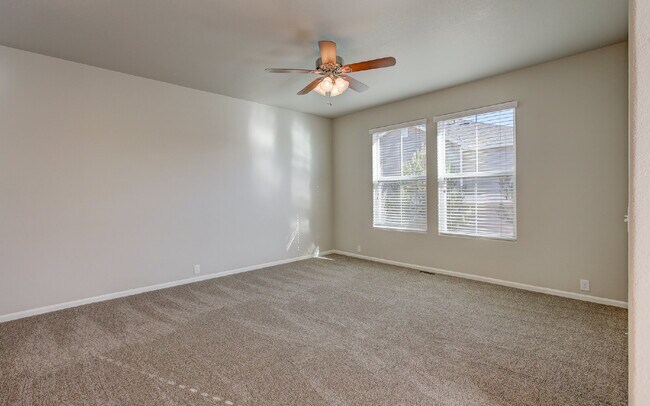 Building Photo - Granite Kitchen, Central AC, Oversized Gar...