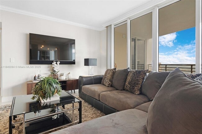 Building Photo - 848 Brickell Key Dr