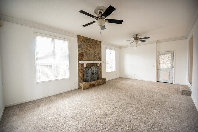Building Photo - 6815 Raintree Dr