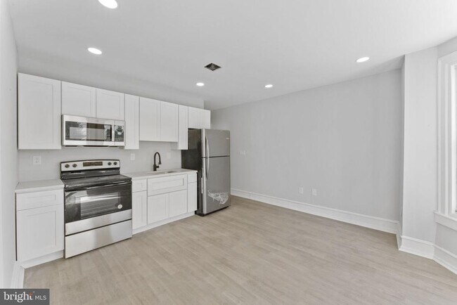 Foto del edificio - 7703 Ridge Ave