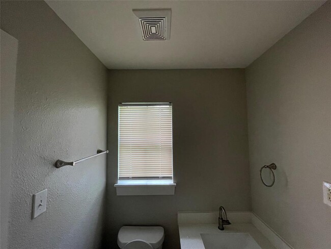 Building Photo - 14905 Sage Thrasher Dr