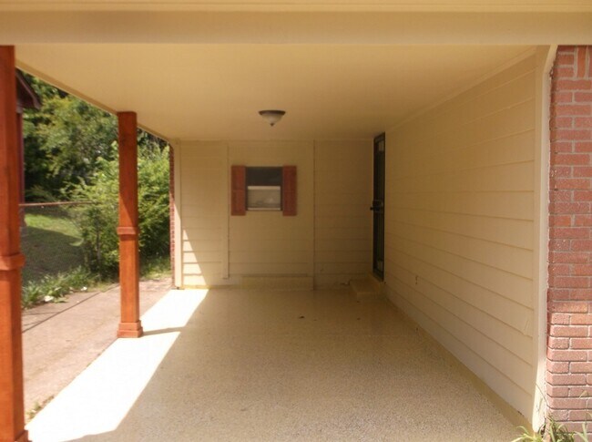 Foto del edificio - 150 Maxwell Dr
