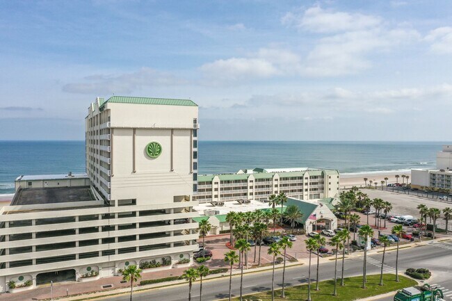 Foto del edificio - Beachside studio condo Coming Soon!