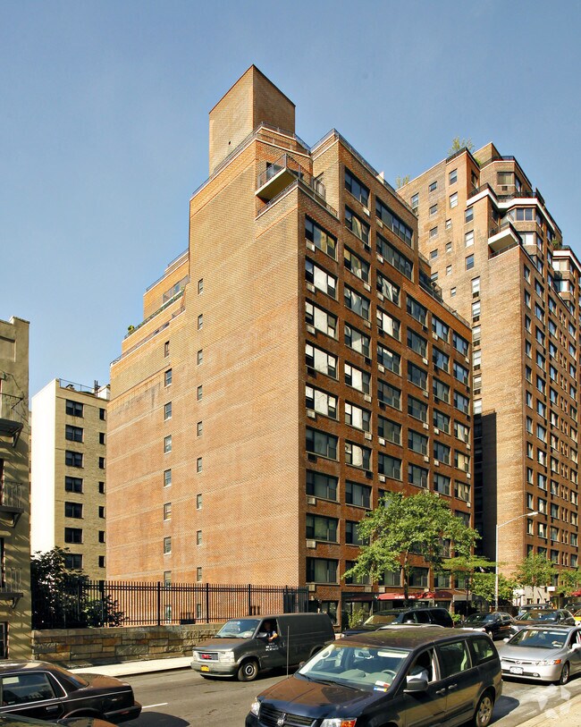 Primary Photo - 210 E 36th St