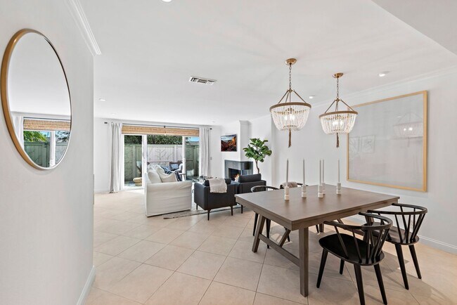 Foto del edificio - Newport Beach Townhome