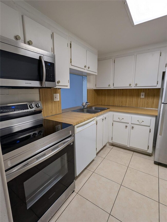 Foto del edificio - 16751 NE 9th Ave