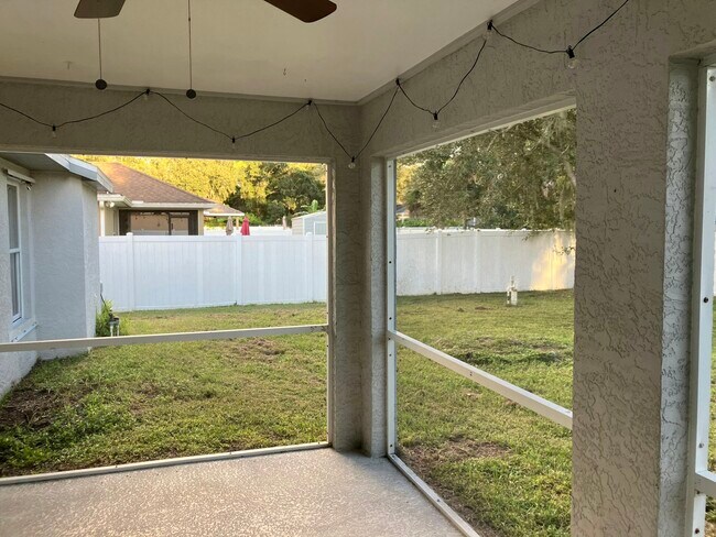 Foto del edificio - 4185 Simkins Ave