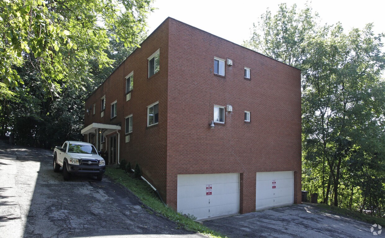 Building Photo - Bond Estate
