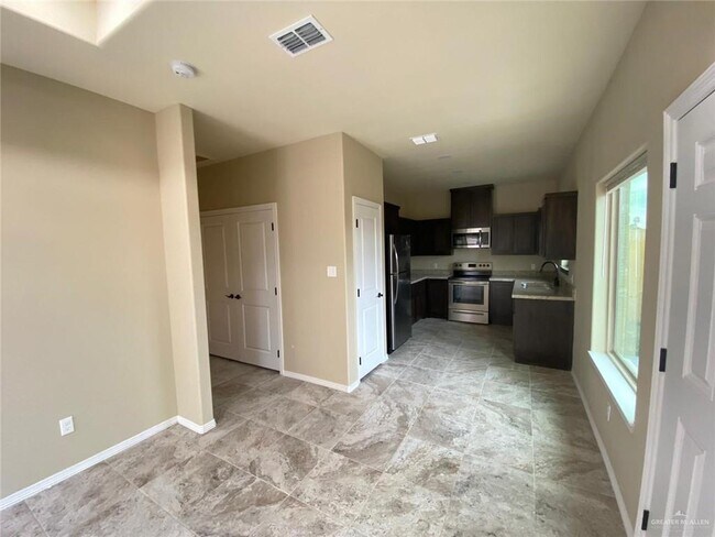 Foto del edificio - 5709 Nightingale Ave