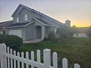 Building Photo - 660 60 E