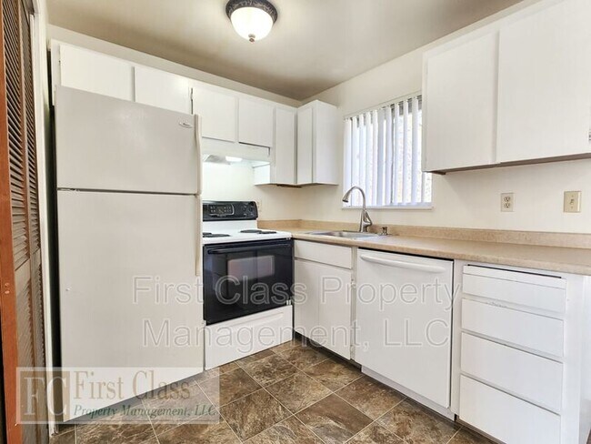 Foto del edificio - 10337 SW Laurel Rd