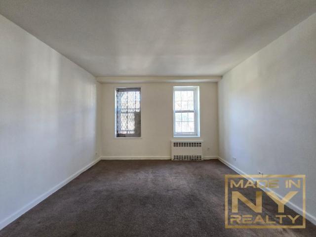 Foto del edificio - 1 bedroom in Briarwood NY 11435